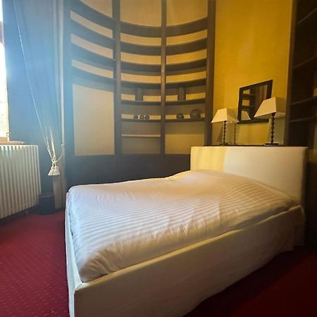 Camping Et Hotel Chateau Du Haget Montesquiou Exterior photo