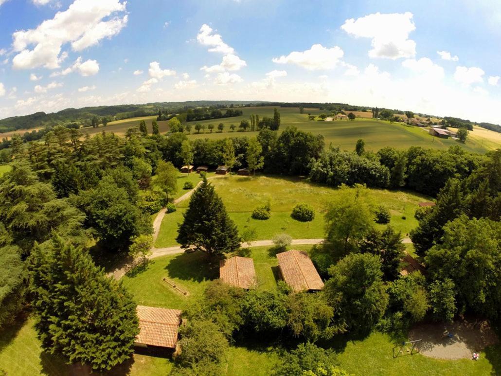 Camping Et Hotel Chateau Du Haget Montesquiou Exterior photo
